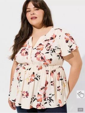NWT Torrid PEPLUM GEORGETTE FLUTTER SLEEVE BLOUSE
SWOOP FLORAL DEW
